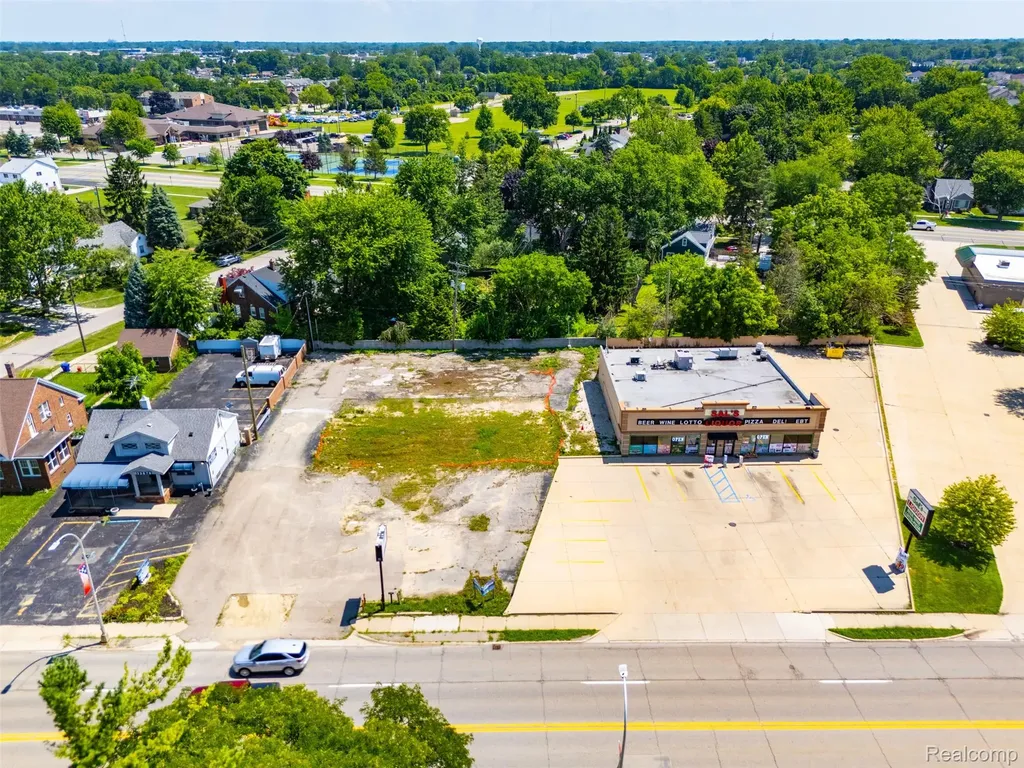 32640 Utica Road Fraser City MI 48026