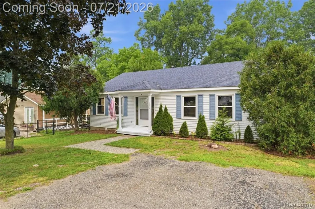 5608 Clinton River Drive Waterford Charter Township MI 48327