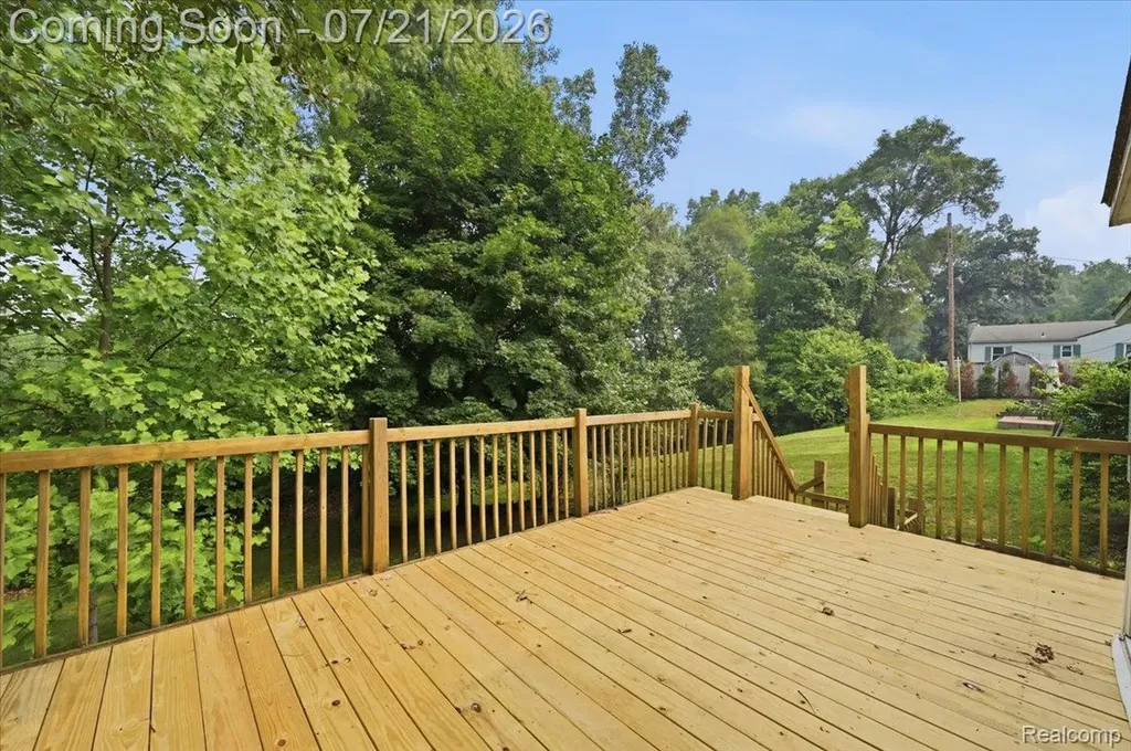 5608 Clinton River Drive Waterford Charter Township MI 48327