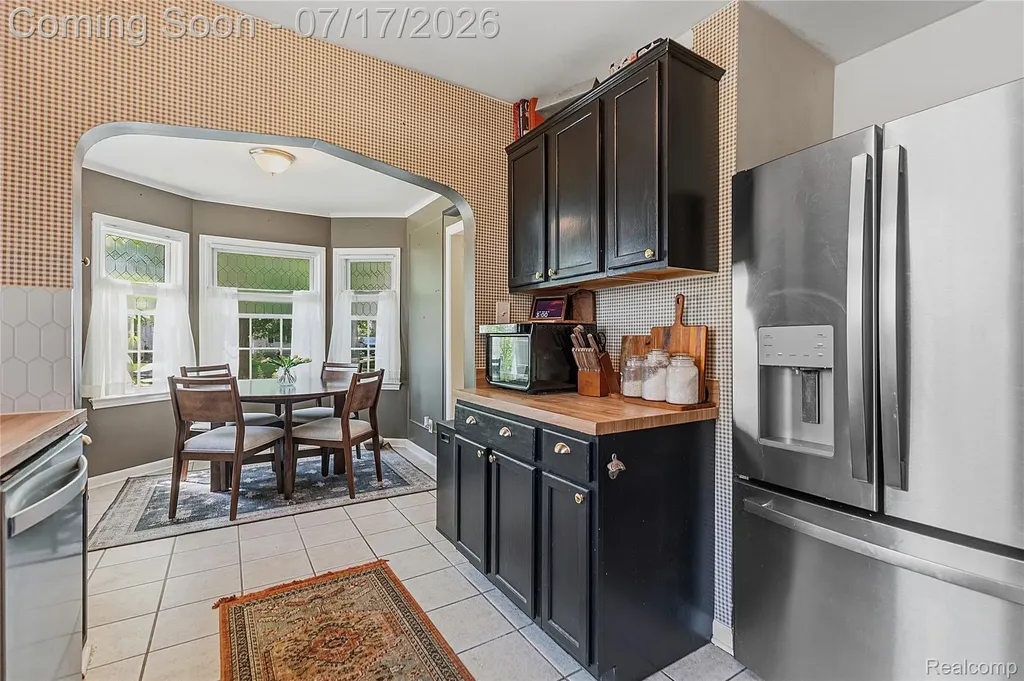 1616 N Vermont Avenue Royal Oak City MI 48067