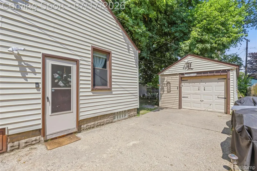 1616 N Vermont Avenue Royal Oak City MI 48067