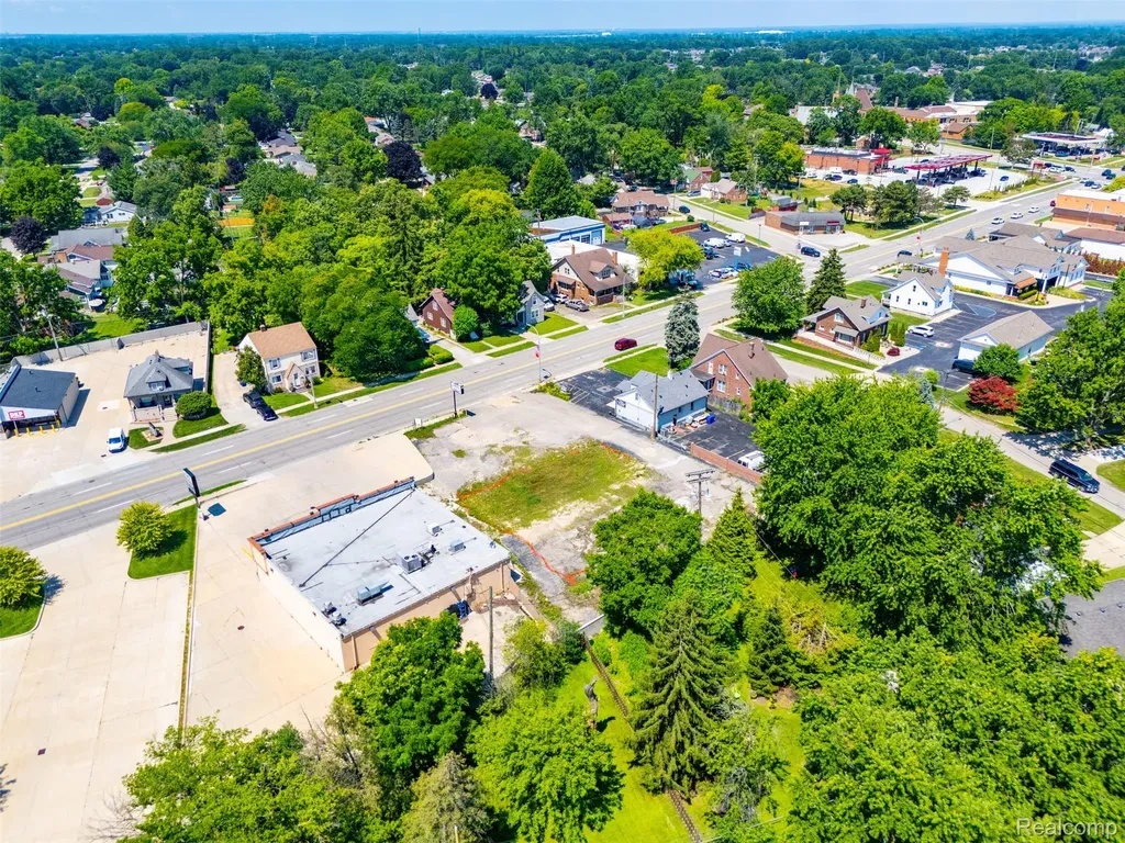 32660 Utica Road Fraser City MI 48026