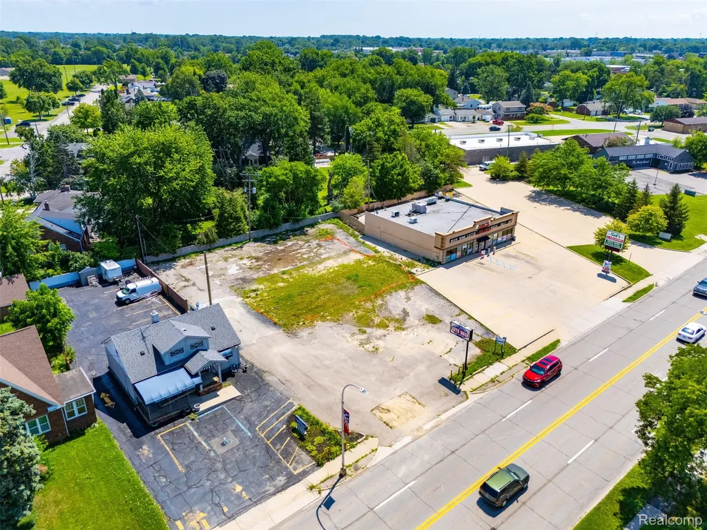 32660 Utica Road Fraser City MI 48026