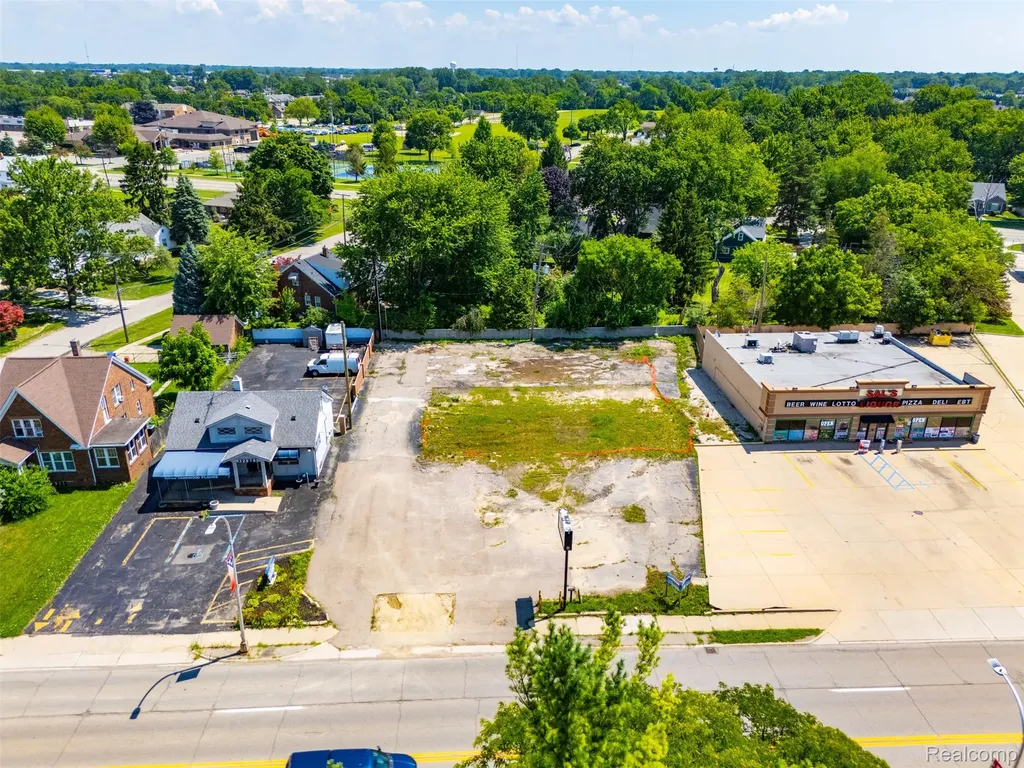 32660 Utica Road Fraser City MI 48026