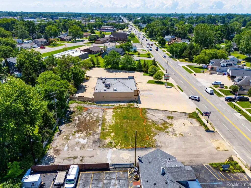 32660 Utica Road Fraser City MI 48026
