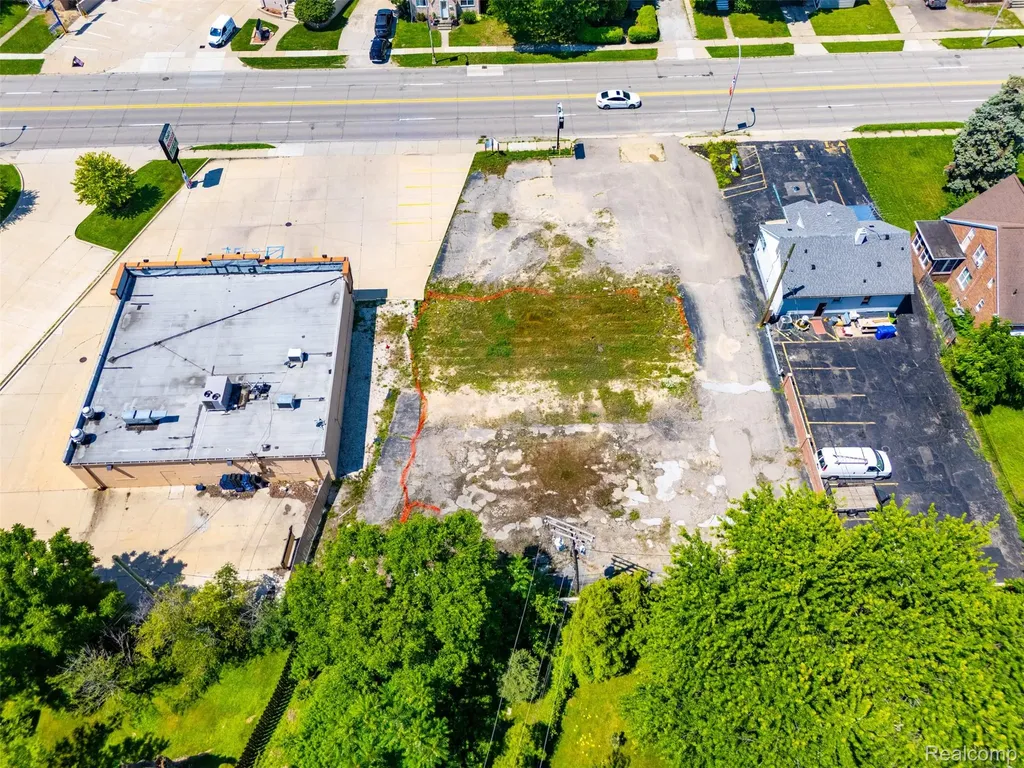 32660 Utica Road Fraser City MI 48026