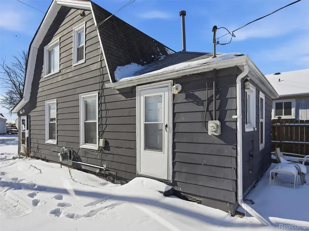 13985 Toepfer Road Warren City MI 48089