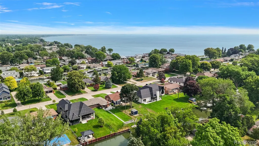 22510 Ardmore Park Drive St. Clair Shores City MI 48081