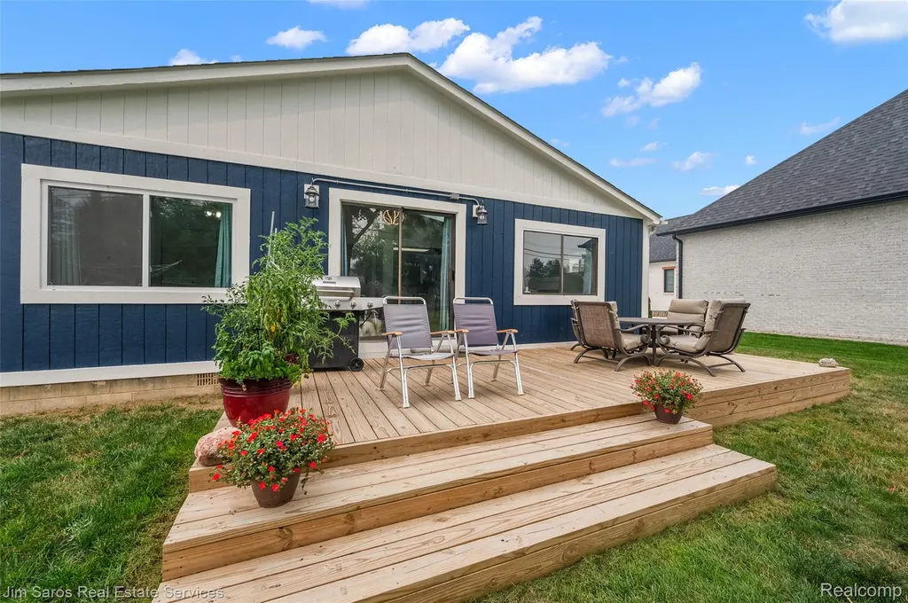 22510 Ardmore Park Drive St. Clair Shores City MI 48081
