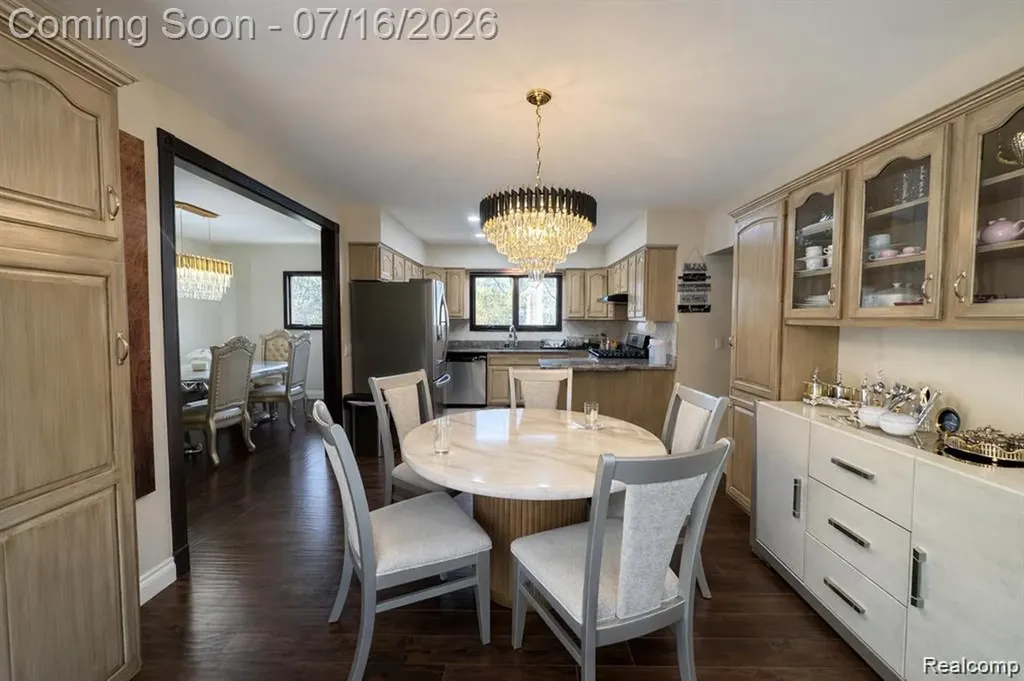 37209 Curwood Drive Sterling Heights City MI 48310