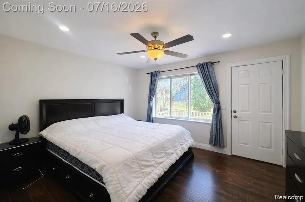 37209 Curwood Drive Sterling Heights City MI 48310