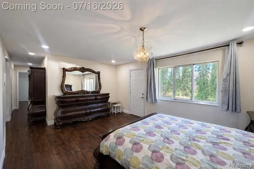 37209 Curwood Drive Sterling Heights City MI 48310