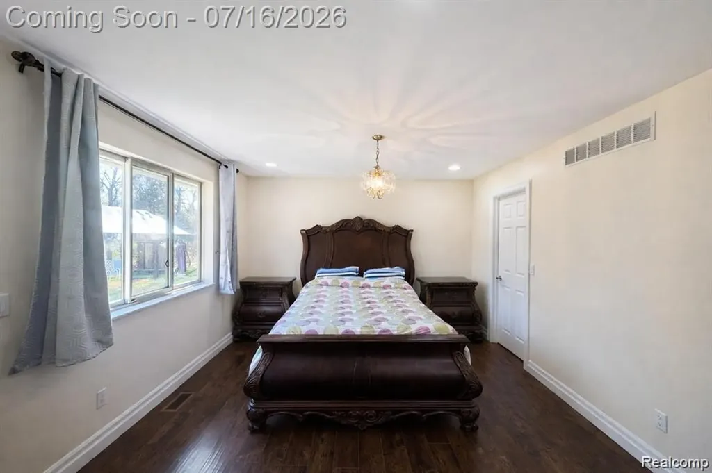 37209 Curwood Drive Sterling Heights City MI 48310