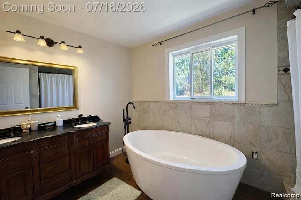 37209 Curwood Drive Sterling Heights City MI 48310
