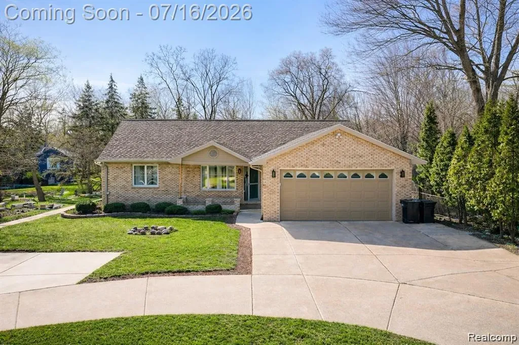 37209 Curwood Drive Sterling Heights City MI 48310