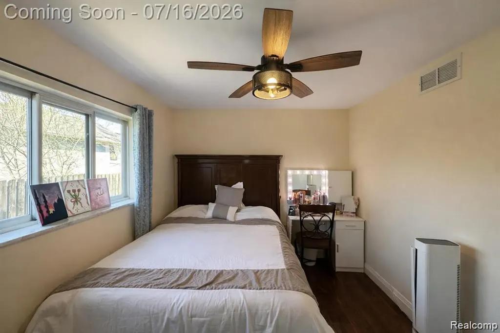 37209 Curwood Drive Sterling Heights City MI 48310