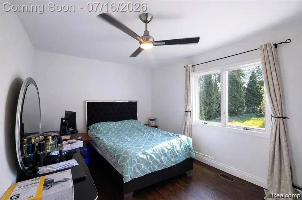 37209 Curwood Drive Sterling Heights City MI 48310