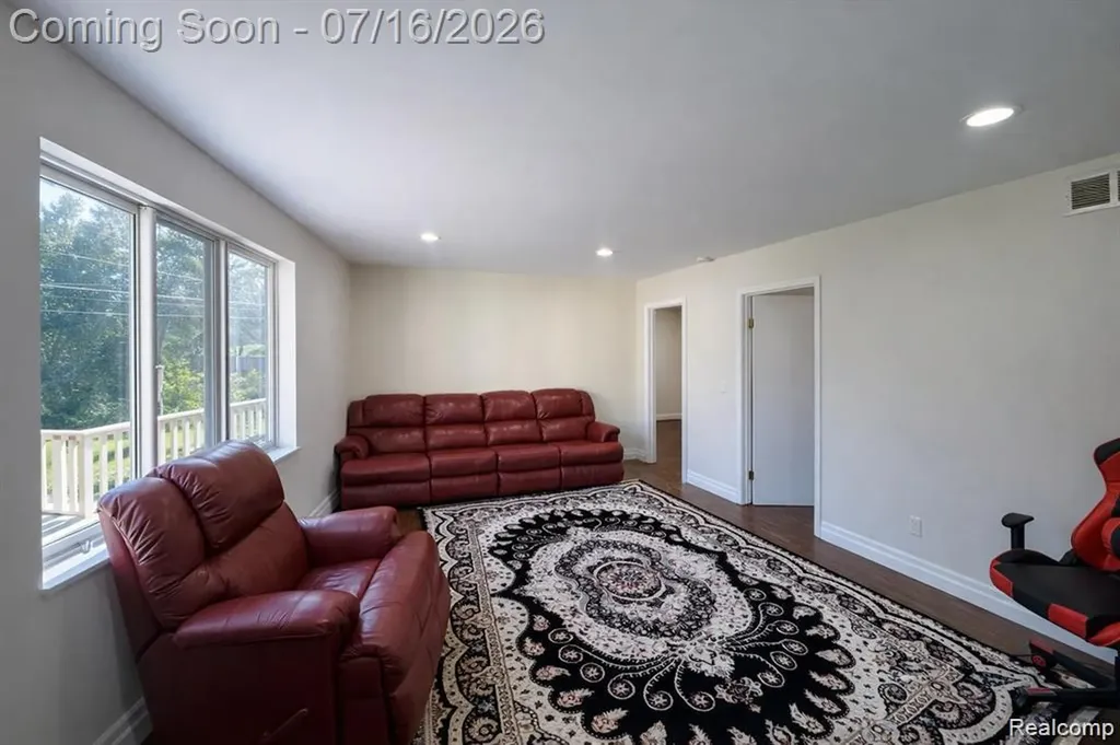 37209 Curwood Drive Sterling Heights City MI 48310