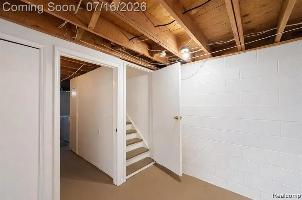 37209 Curwood Drive Sterling Heights City MI 48310
