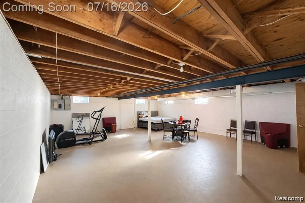 37209 Curwood Drive Sterling Heights City MI 48310
