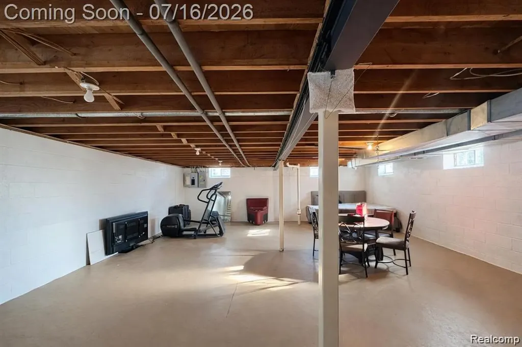 37209 Curwood Drive Sterling Heights City MI 48310