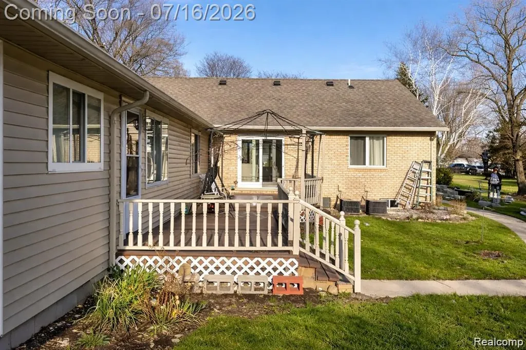 37209 Curwood Drive Sterling Heights City MI 48310
