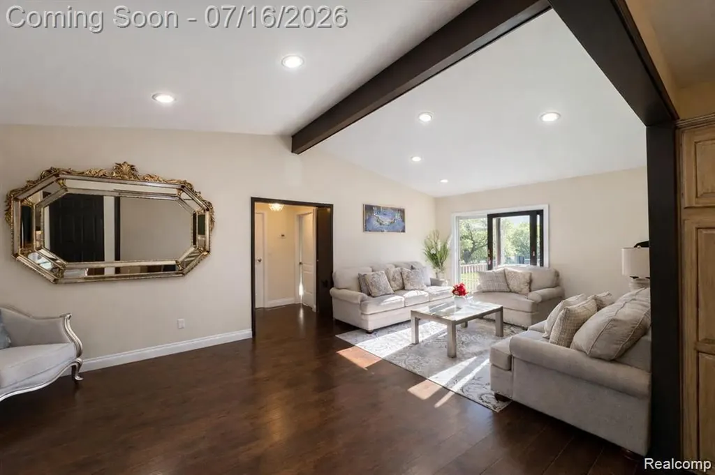 37209 Curwood Drive Sterling Heights City MI 48310