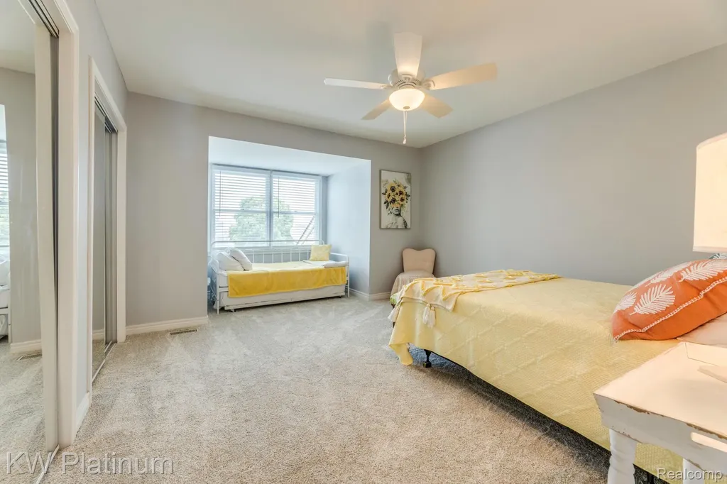 819 E Pointe Port Huron City MI 48060