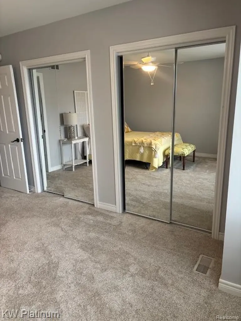 819 E Pointe Port Huron City MI 48060