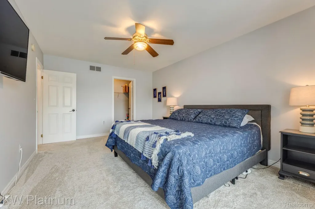 819 E Pointe Port Huron City MI 48060
