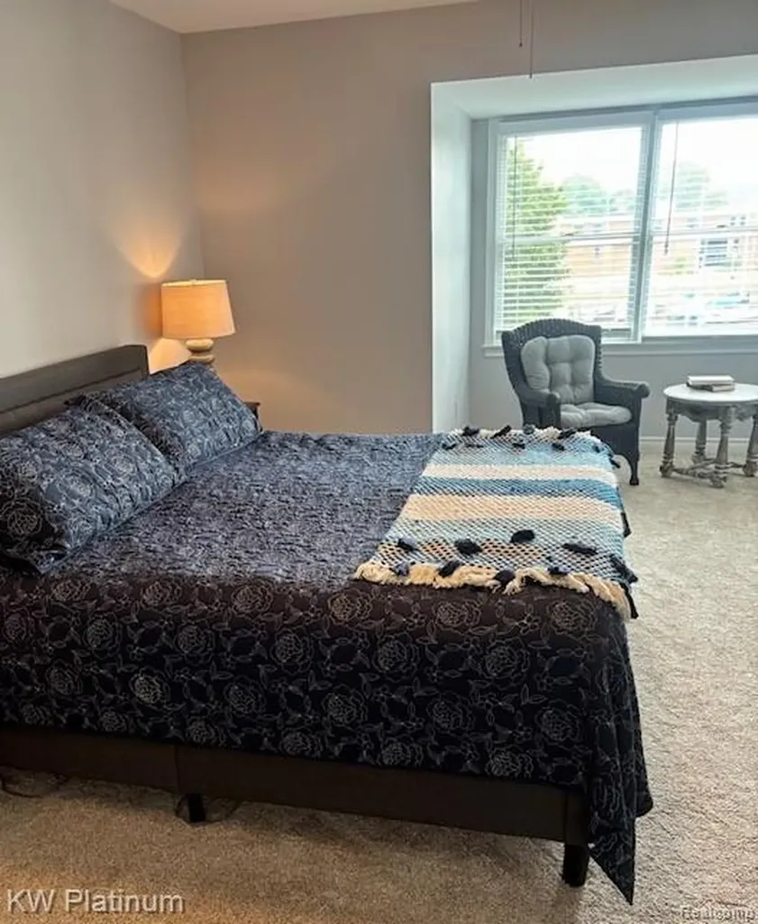 819 E Pointe Port Huron City MI 48060