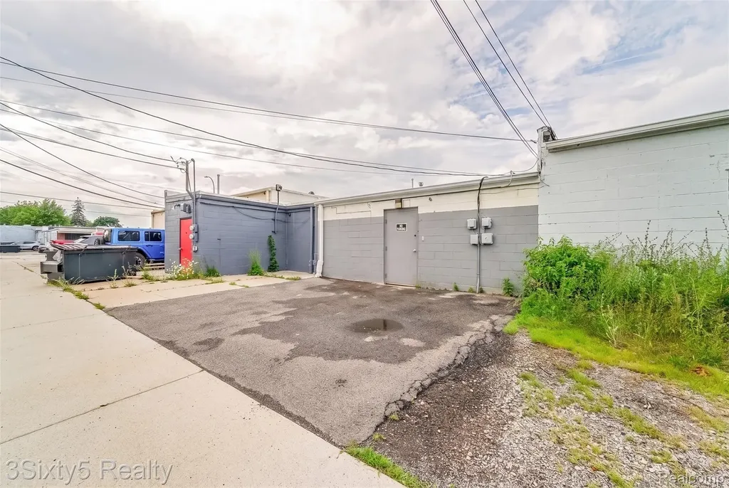 2235 West Road Trenton City MI 48183