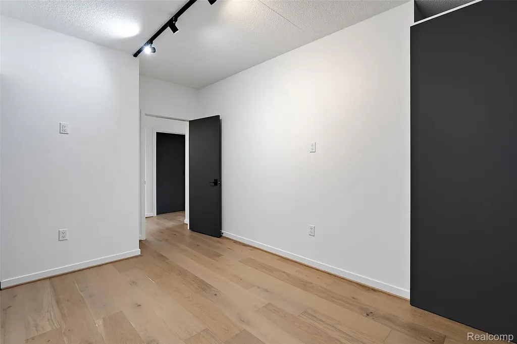 432 S Washington Avenue Royal Oak City MI 48067