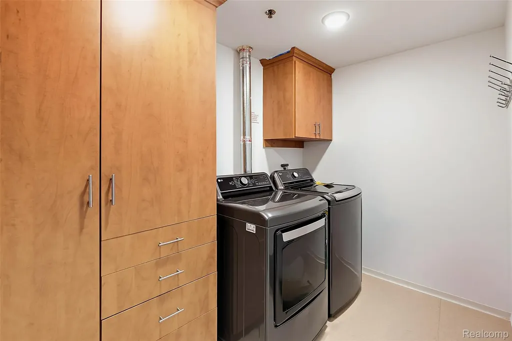 432 S Washington Avenue Royal Oak City MI 48067