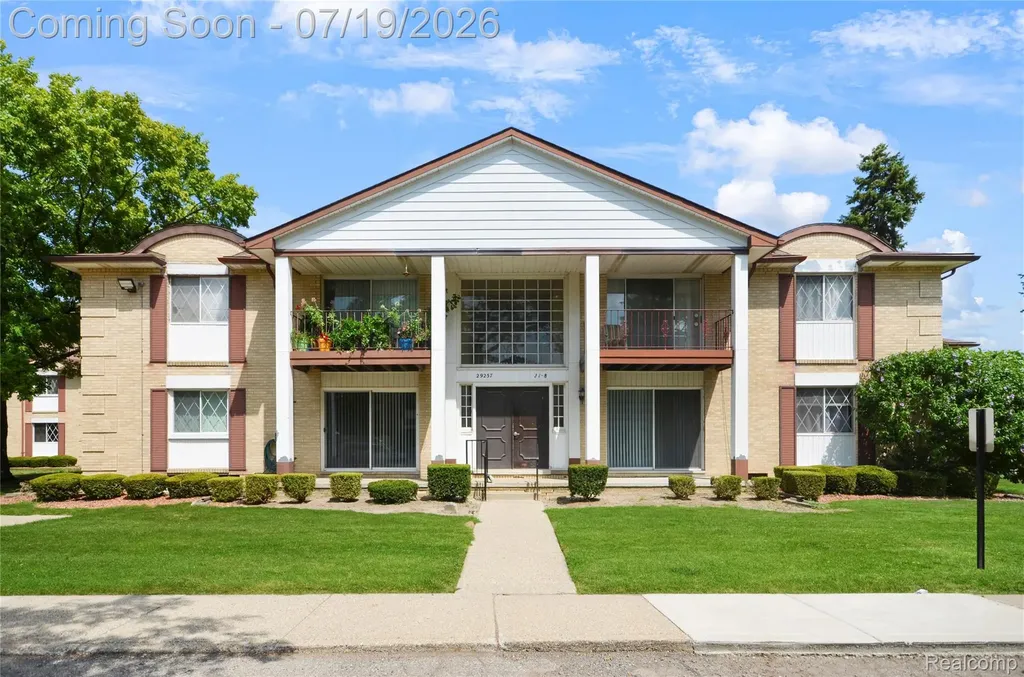 29257 Hayes Road Warren City MI 48088