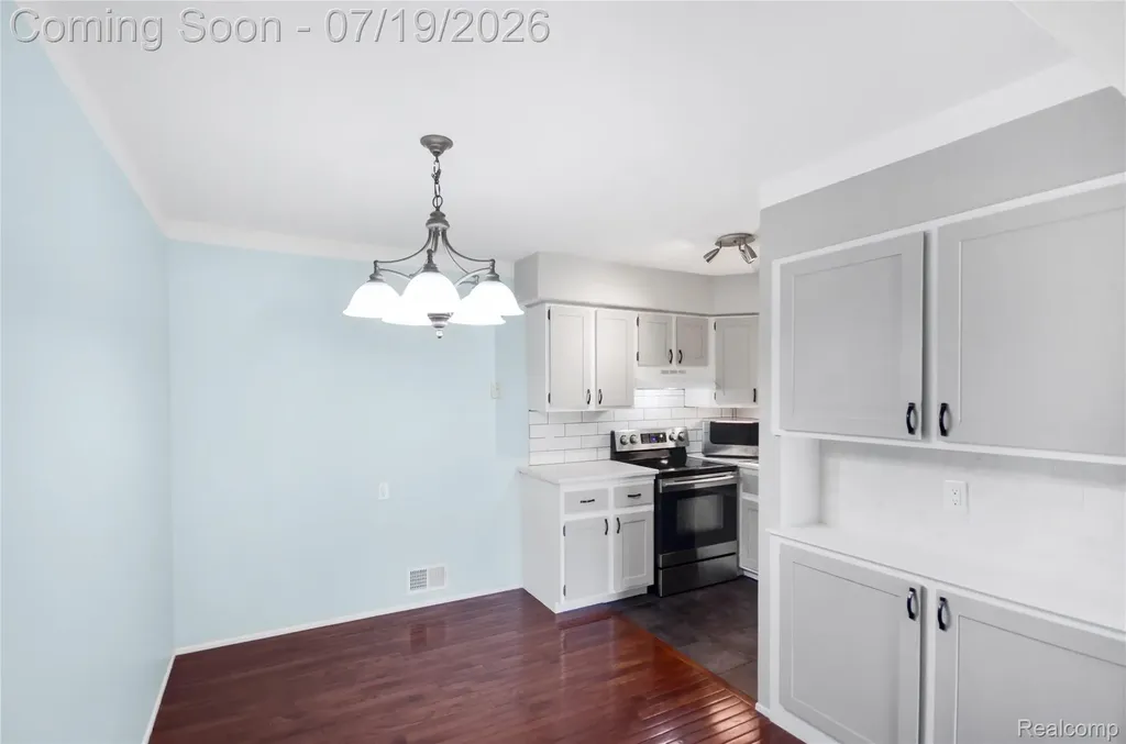 29257 Hayes Road Warren City MI 48088