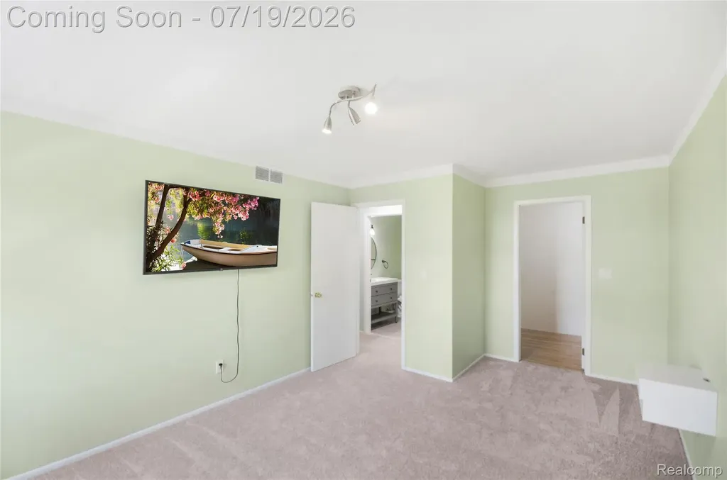 29257 Hayes Road Warren City MI 48088