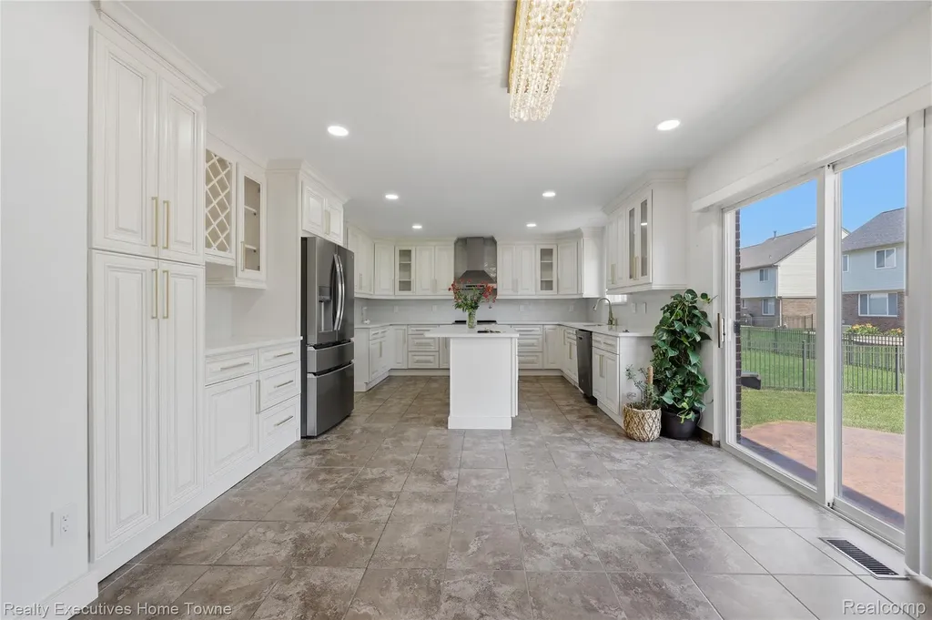 38206 Brook Drive Sterling Heights City MI 48312