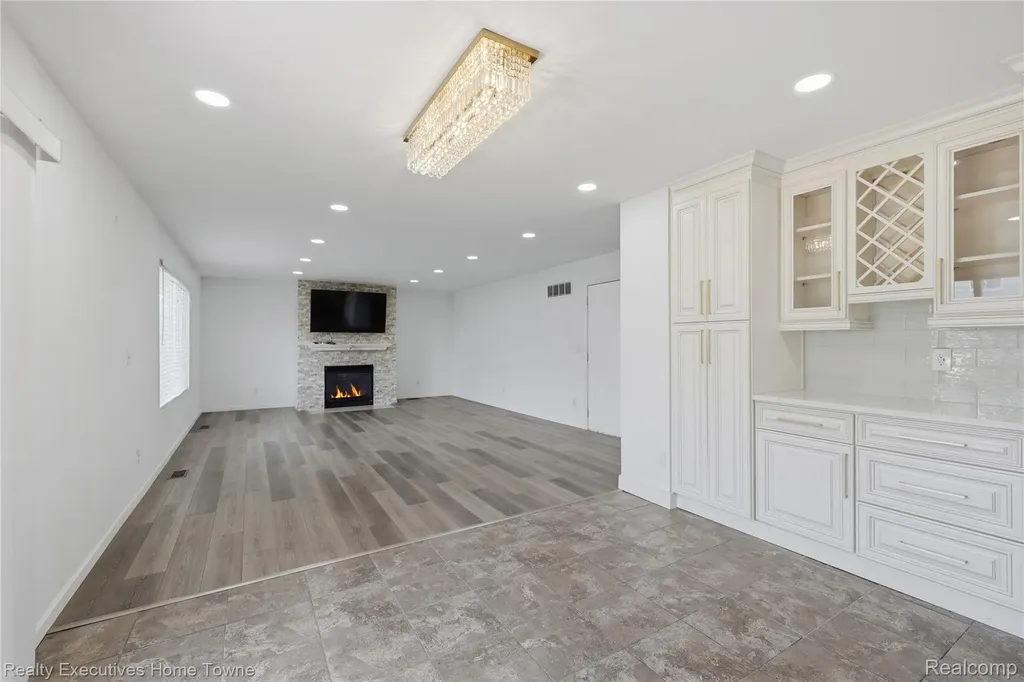 38206 Brook Drive Sterling Heights City MI 48312