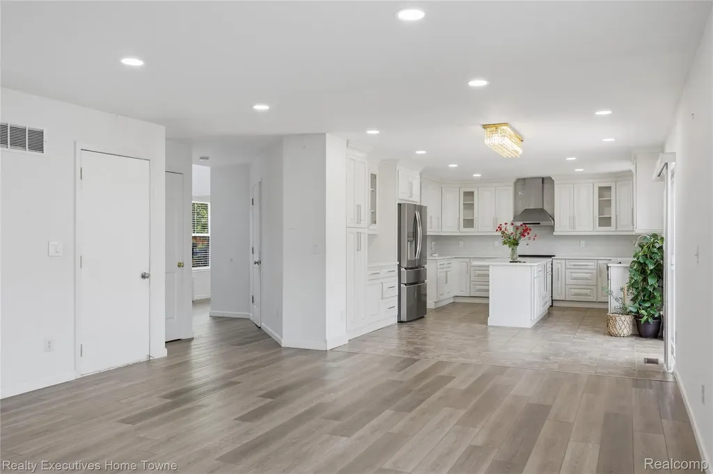 38206 Brook Drive Sterling Heights City MI 48312