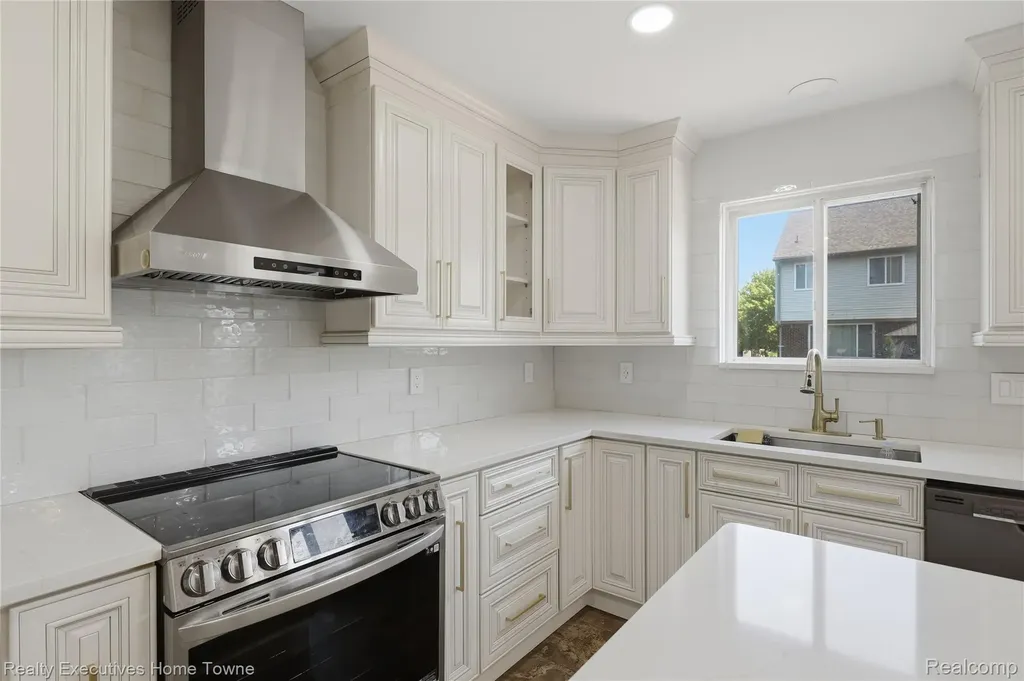 38206 Brook Drive Sterling Heights City MI 48312