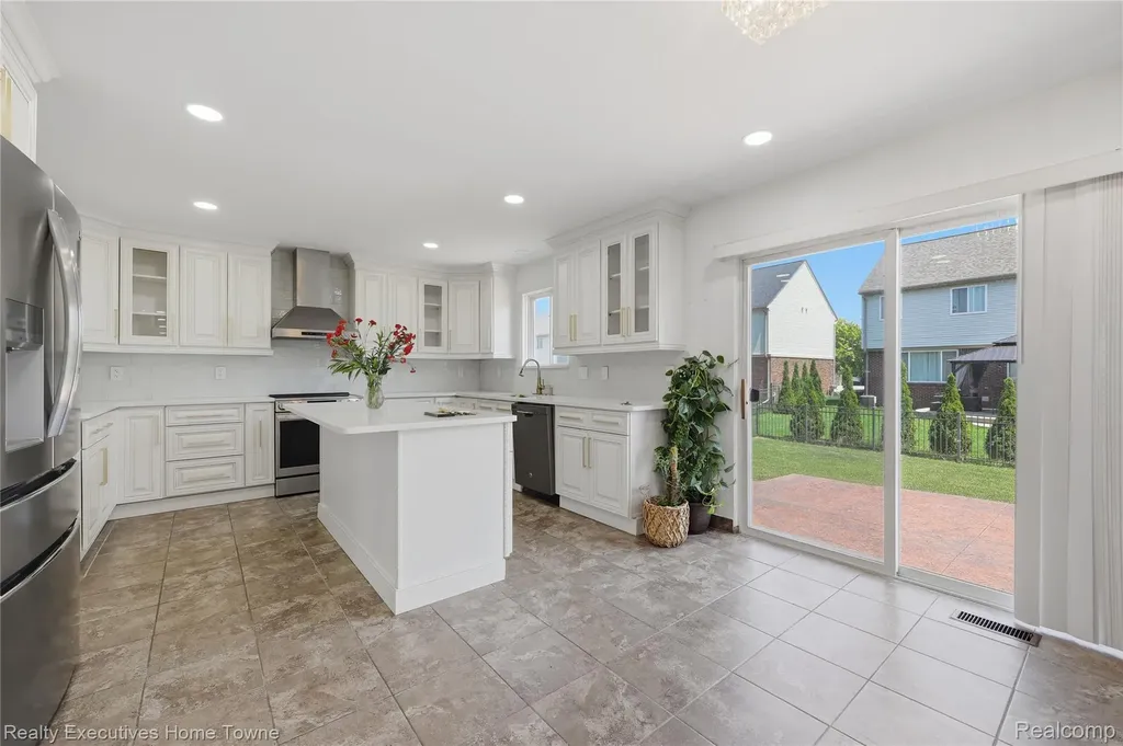 38206 Brook Drive Sterling Heights City MI 48312