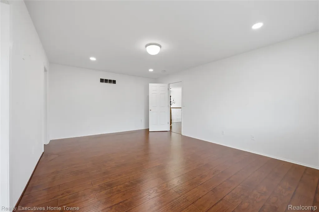 38206 Brook Drive Sterling Heights City MI 48312