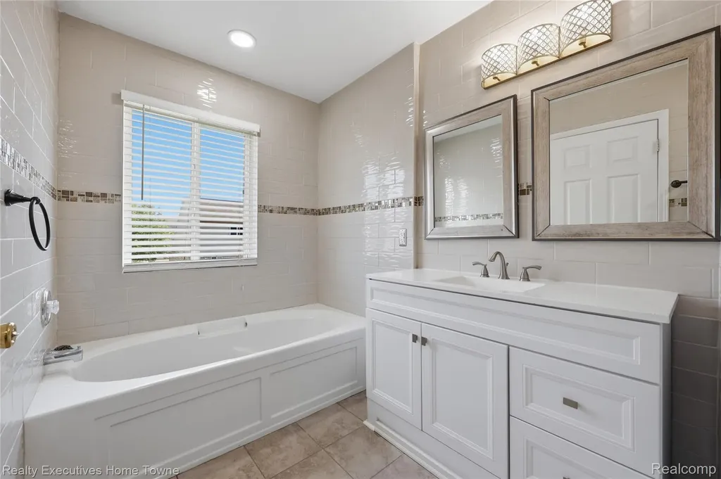 38206 Brook Drive Sterling Heights City MI 48312