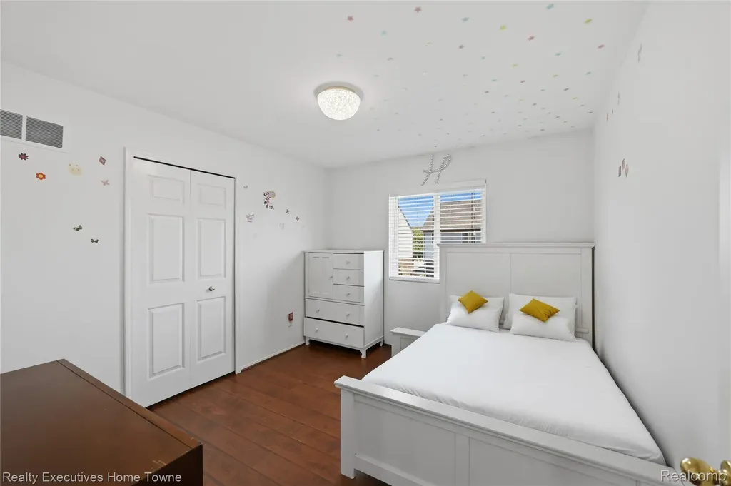 38206 Brook Drive Sterling Heights City MI 48312