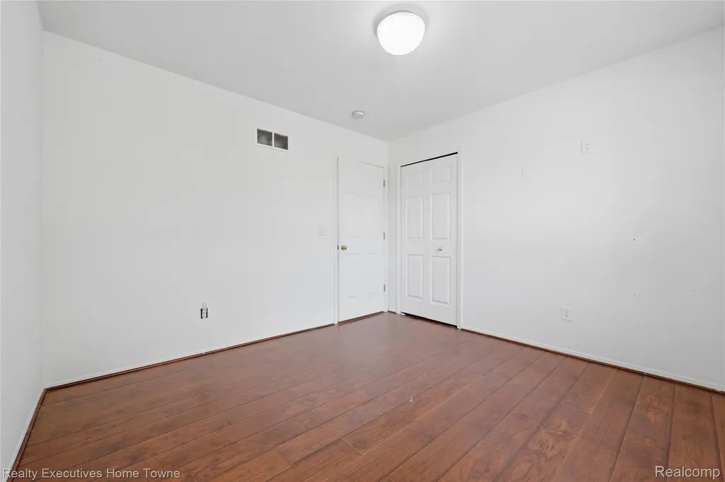 38206 Brook Drive Sterling Heights City MI 48312