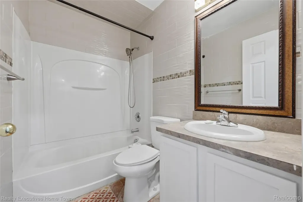 38206 Brook Drive Sterling Heights City MI 48312