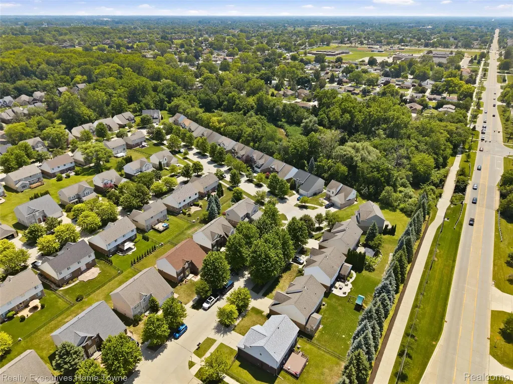 38206 Brook Drive Sterling Heights City MI 48312