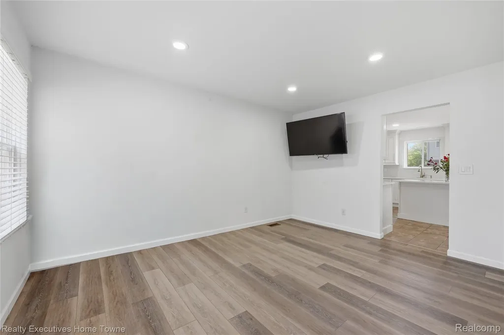 38206 Brook Drive Sterling Heights City MI 48312
