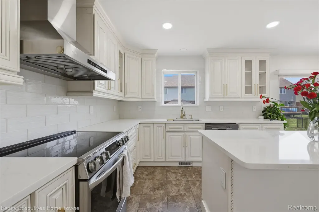38206 Brook Drive Sterling Heights City MI 48312